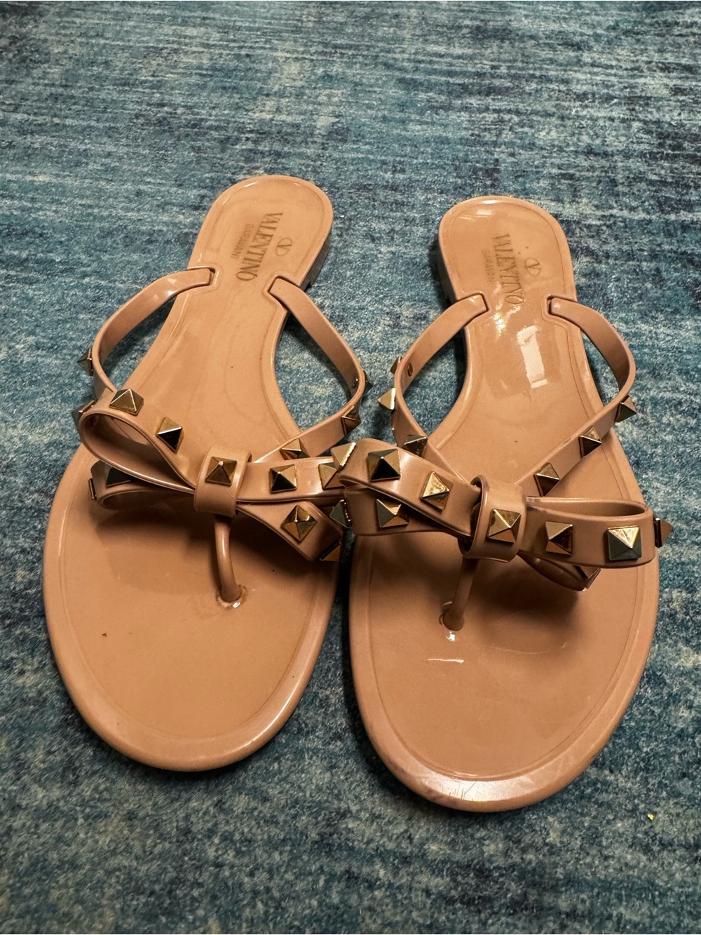 Valentino Blush Patent Jelly Bow Studded Thong Sandals - Picture 1 of 4